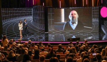 Charles Darwin se hizo presente en inauguración — Rock&Pop