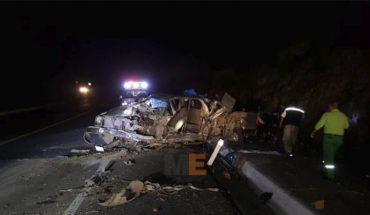Camioneta choca contra tráiler en autopista Siglo XXI; hay 14 lesionados