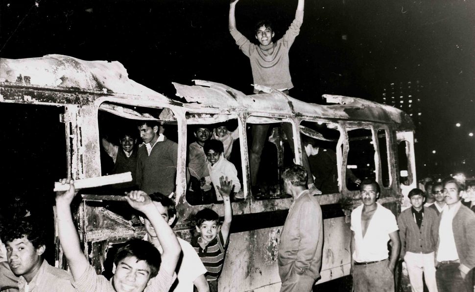 1968: La policía cerca el barrio universitario