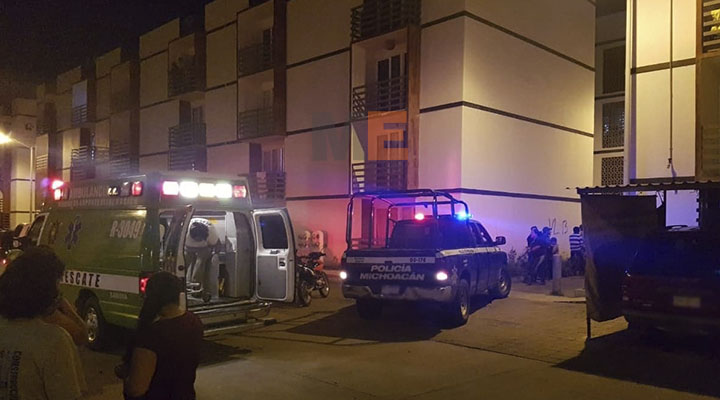 A golpes y puñaladas asesinan a un hombre en el interior de un domicilio en Zamora, Michoacán