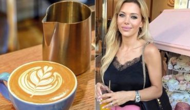 Art latte: Evangelina Anderson mostró cómo la dibujaron junto a su hija en el café