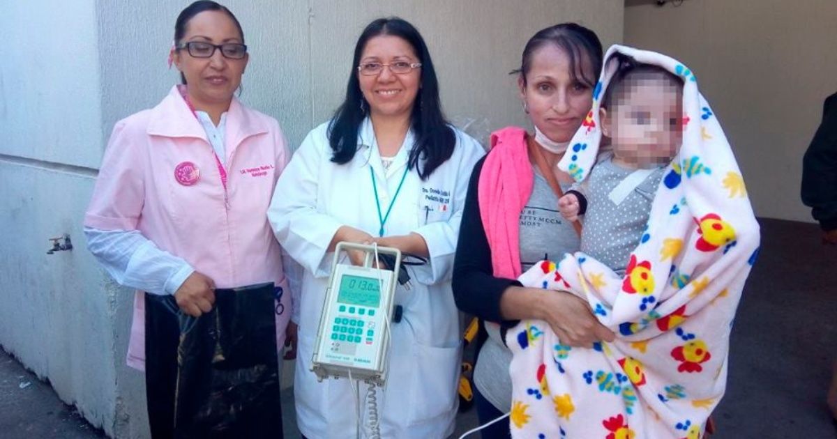 Bebé que vivió un año y medio en el hospital va a casa por primera vez