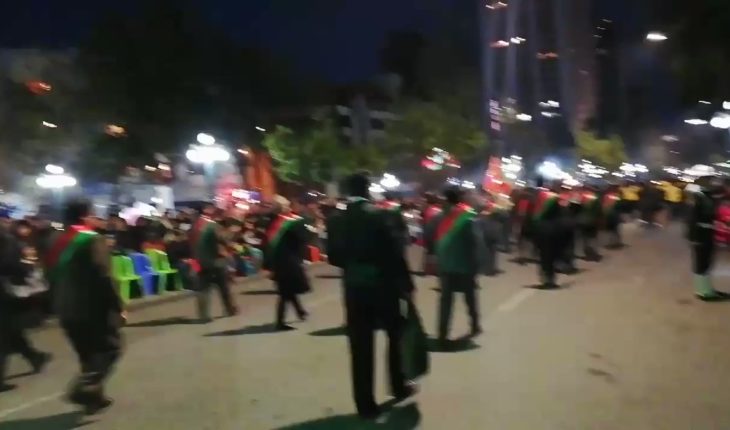 #Bolivia #LaPaz #Paceños celebran 209 años de independencia al grito de #BoliviaDijoNo #VivaLaPaz 
#NoMas …