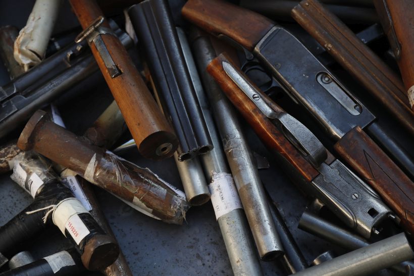 Chadwick: "Hay 234 mil armas con paradero desconocido en Chile"