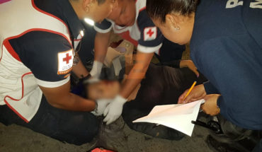 Dos jóvenes resultan heridos en choque de taxi y motocicleta en Zamora, Michoacán