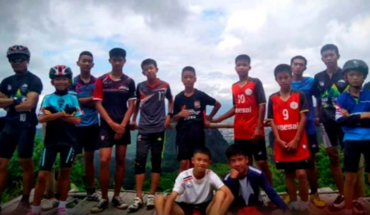 El entrenador y los 12 niños salen con éxito de la cueva en la que se encontraban atrapados en Tailandia