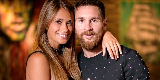 El look elegido por Lionel Messi y Antonela Roccuzzo para celebrar la boda de Cesc Fábregas