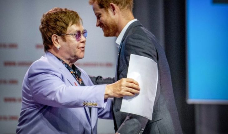 Elton John y el Príncipe Harry se unen en contra del SIDA