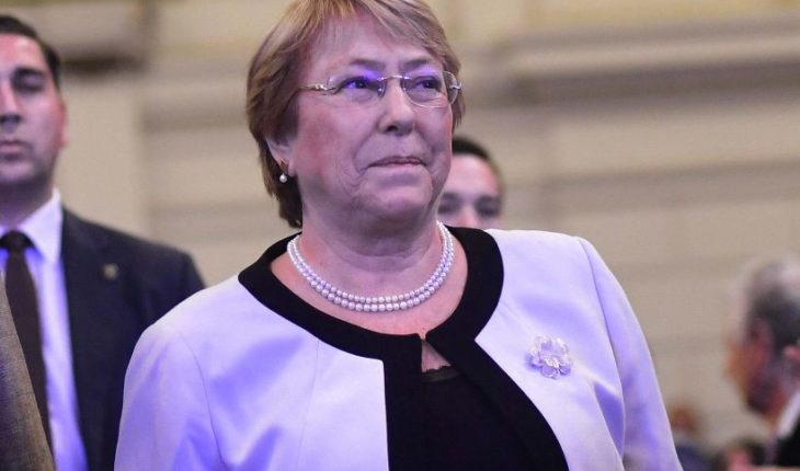Ex-presidente Bachelet sale al paso de las declaraciones del ministro Varela