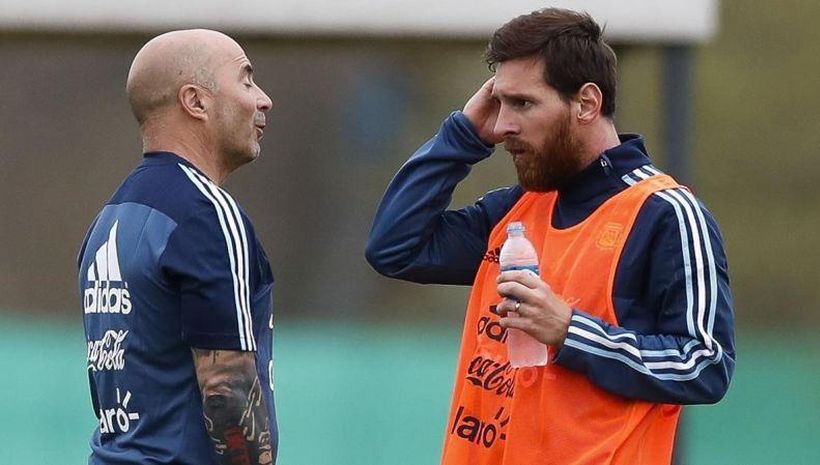 Filtraron diálogos de Messi con Sampaoli: "Me preguntaste diez veces a qué jugadores querías que pusiera"