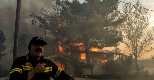Grecia: al menos 50 muertos en feroces incendios forestales cerca de Atenas