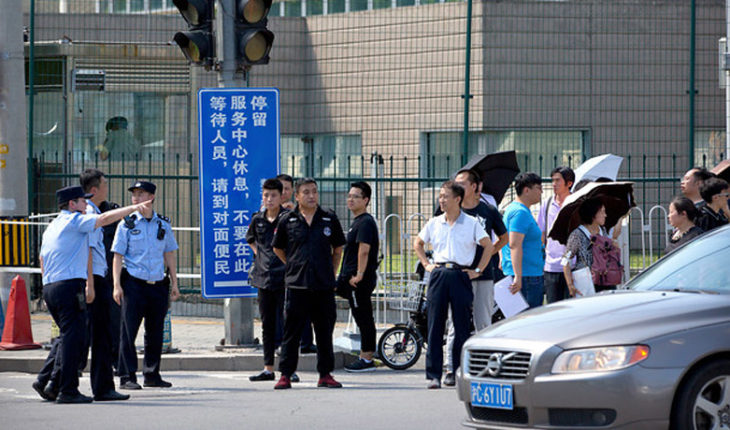 Hombre detonó una bomba casera ante embajada de EEUU en Beijing