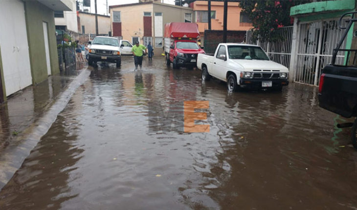 Inundación en 27 viviendas por tormenta y granizada en Los Reyes, Michoacán