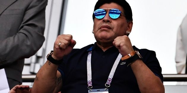La noche del 10: Maradona asistió a un show de Damas Gratis y el público enloqueció