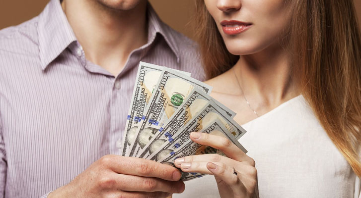 Las personas consideran la cantidad de dinero para seleccionar una pareja, afirman científicos  