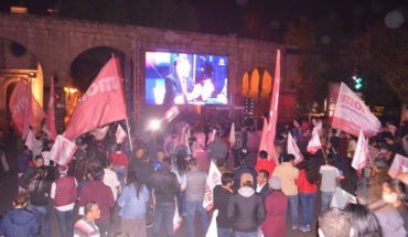 Morelianos se reúnen en Las Tarascas para celebrar elección de AMLO