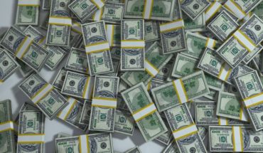 Mujer devolvió 1 millón de dólares depositados en su cuenta por error: “Fui rica durante 10 minutos”