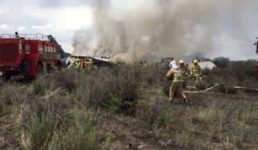 México: un avión de Aeroméxico cae poco después de despegar de Durango con 101 personas abordo