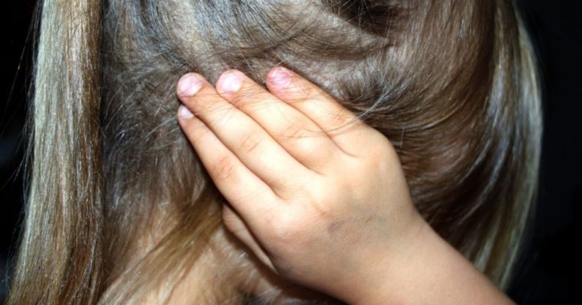 Niña de 8 años huye de casa por maltratos de abuela