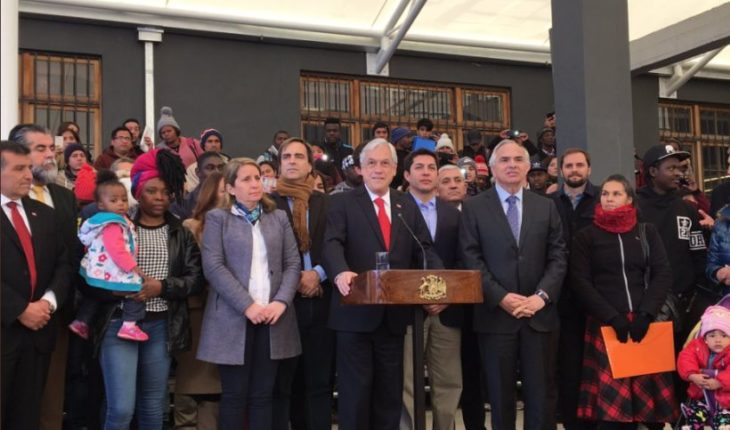 Piñera inauguró departamento de extranjería con capacidad para atender a unos mil migrantes en Santiago centro