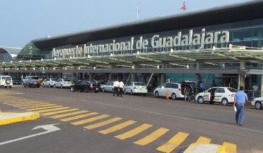 Plaga de zancudos invade Aeropuerto Internacional de Guadalajara