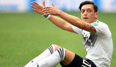 Por racismo, Mesut Özil se retira de la selección alemana