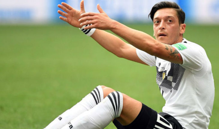 Por racismo, Mesut Özil se retira de la selección alemana