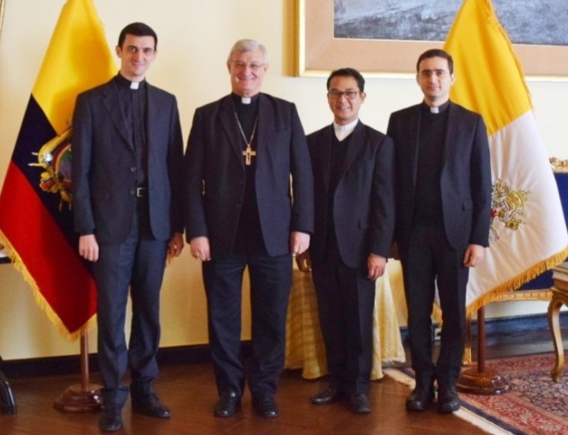 S.E. Mons. @andrescarras Coso Nuncio Apostólico d Ecuador junto al P. @PedreraJohn #ExSecretario, P. #FedericoBoni desig...