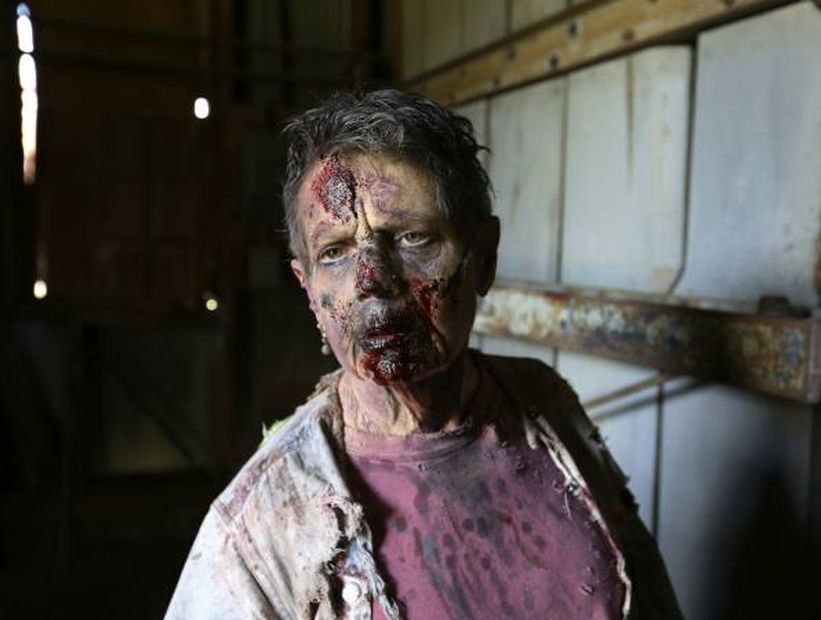 Señora de 68 años cumplío su sueño de trabajar como zombie en "The Walking Dead"