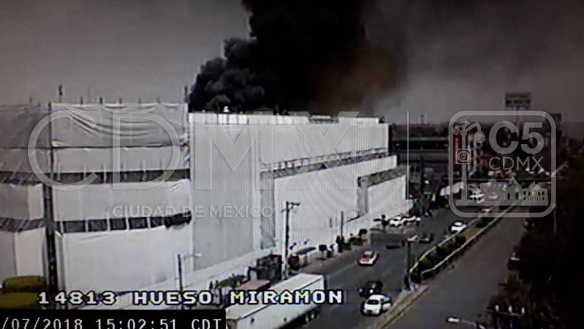 Se incendia la plaza comercial Galerías Coapa