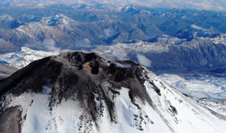 Se mantiene la alerta por posible erupción del volcán Nevados de Chillán