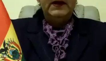 Senadora de Bolivia graba un vídeo y tritura a Zapatero y a Iglesias.
“Como senadora de #Bolivia quiero denunciar que lo…
