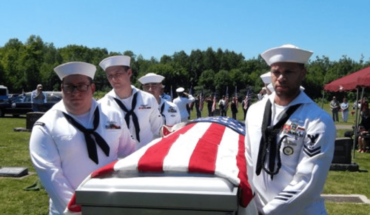 Sepultan a marinero caído hace 76 años en Pearl Harbor 