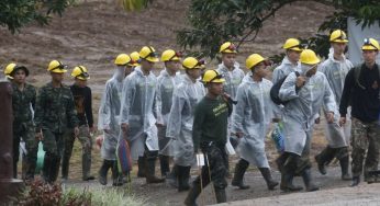 Tailandia reanuda rescate para sacar a 5 que siguen en cueva