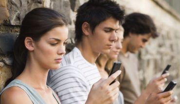 Tecnología nos rebasa, el 60% de los mexicanos tienen dependencia a su celular