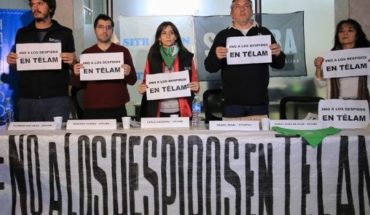 Trabajadores de Télam se movilizan al CCK tras los despidos