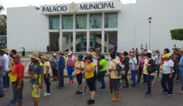 Trabajadores de salud realizan marcha en Lázaro Cárdenas, exigen contrato colectivo