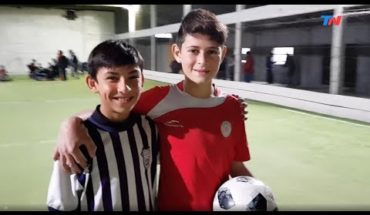 Video: Rivales en la cancha, amigos en la vida