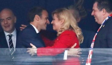 ¡Rompió el protocolo! La foto viral de Emmanuel Macron festejando los goles de Francia
