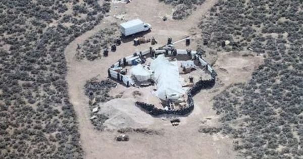 “Nunca vi algo como esto”: el hallazgo de 11 niños hambrientos y en cautiverio en el desierto de Nuevo México, EE.UU.