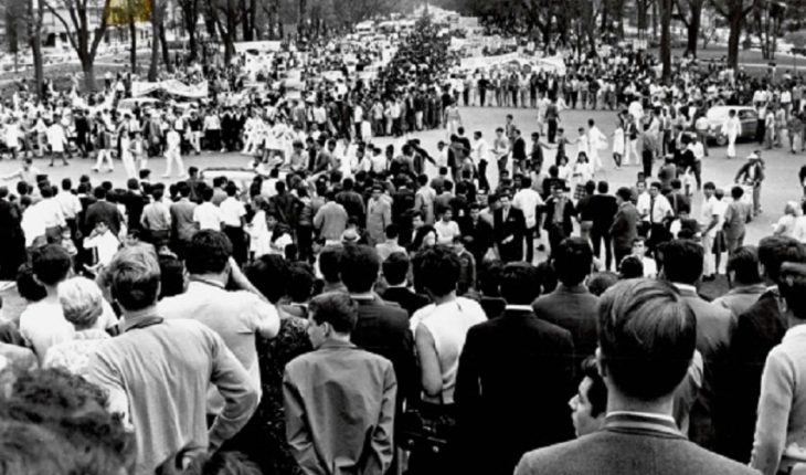 1968: Desborda el Zócalo marcha de 400 mil personas