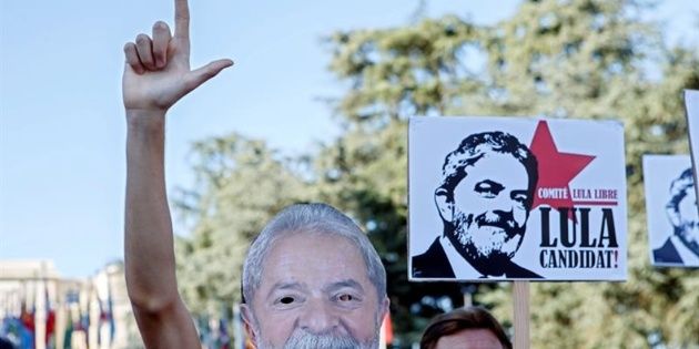 A pesar de estar preso, Lula fue inscripto como candidato "en nombre del pueblo"