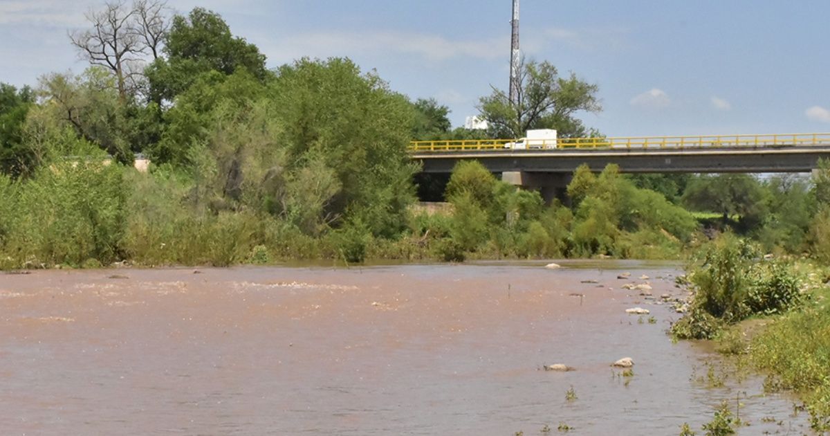 Aconseja Protección Civil Sinaloa evitar cruzar arroyos en lluvias