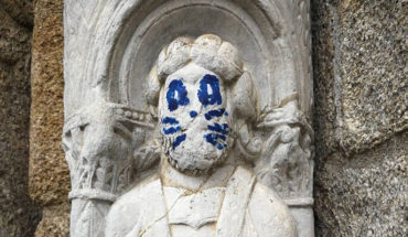Acto vandálico en una escultura del siglo XII de la Catedral de Santiago de Compostela