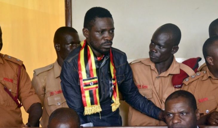 Acusan de traición a legislador ugandés antes estrella pop