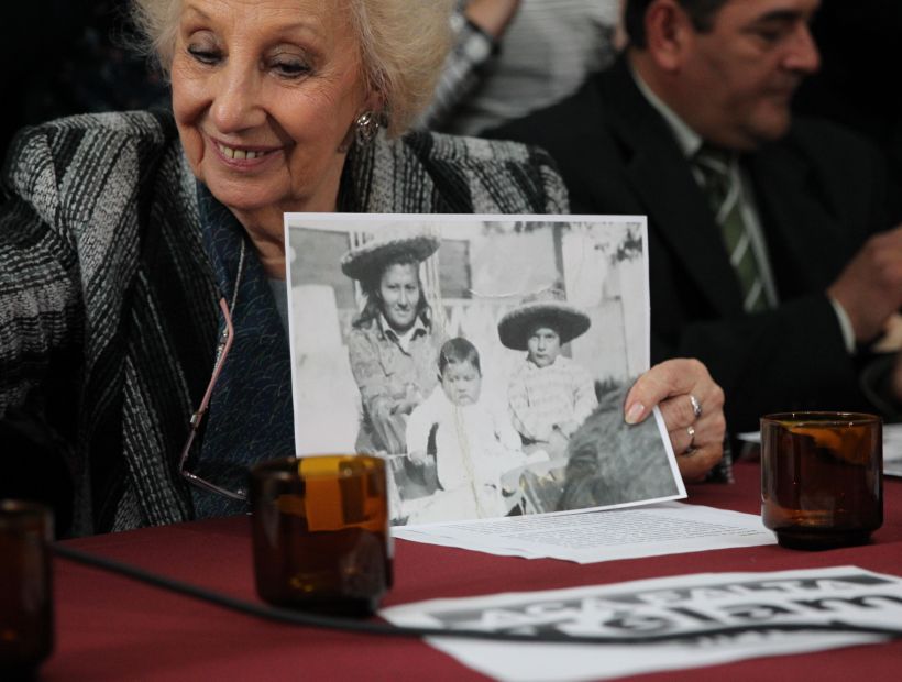 Argentina: Abuelas de la Plaza de Mayo encontraron al nieto 128