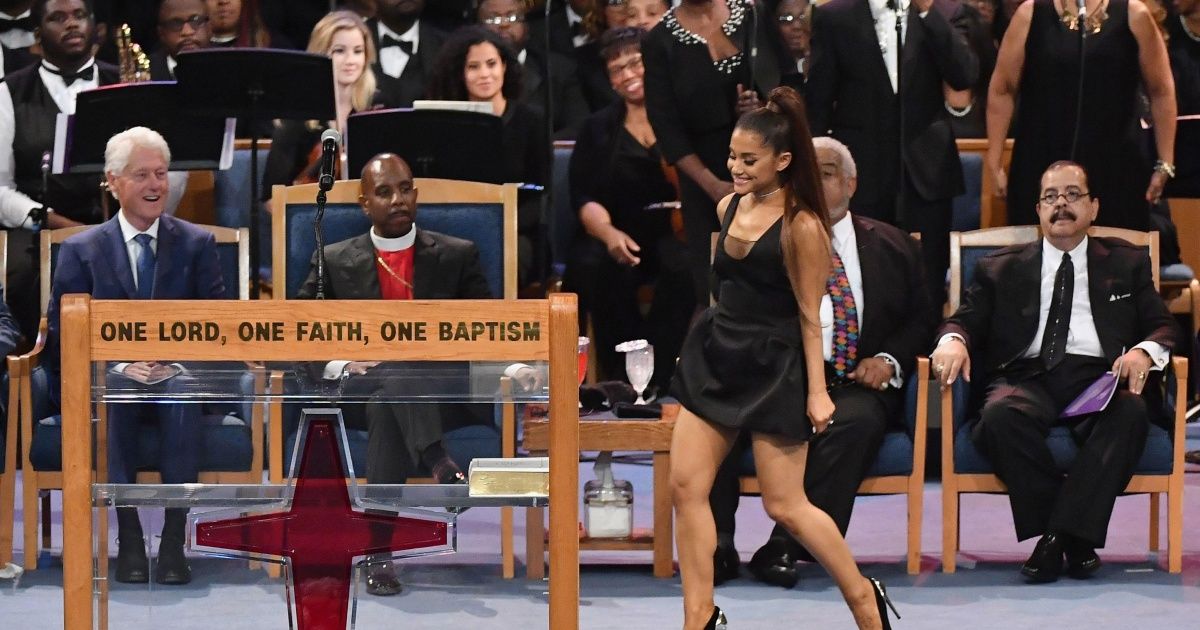 Ariana Grande y su diminuto vestido en el funeral de Aretha Franklin