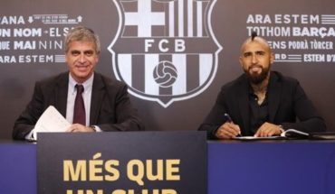 Arturo Vidal firmó su contrato y fue presentado como jugador de Barcelona