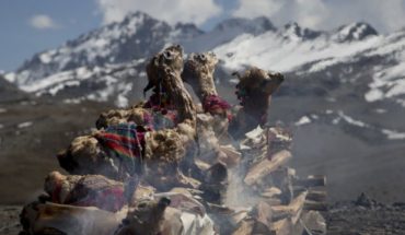 Bolivia inicia mes de la Madre Tierra con ofrendas