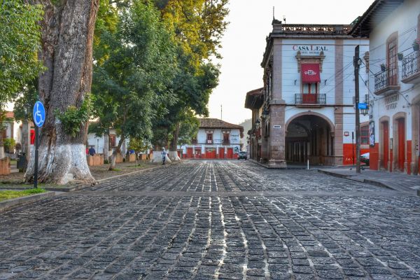 Colector pluvial en el Centro Histórico de Pátzcuaro evitará problema de salud pública: Víctor Báez
